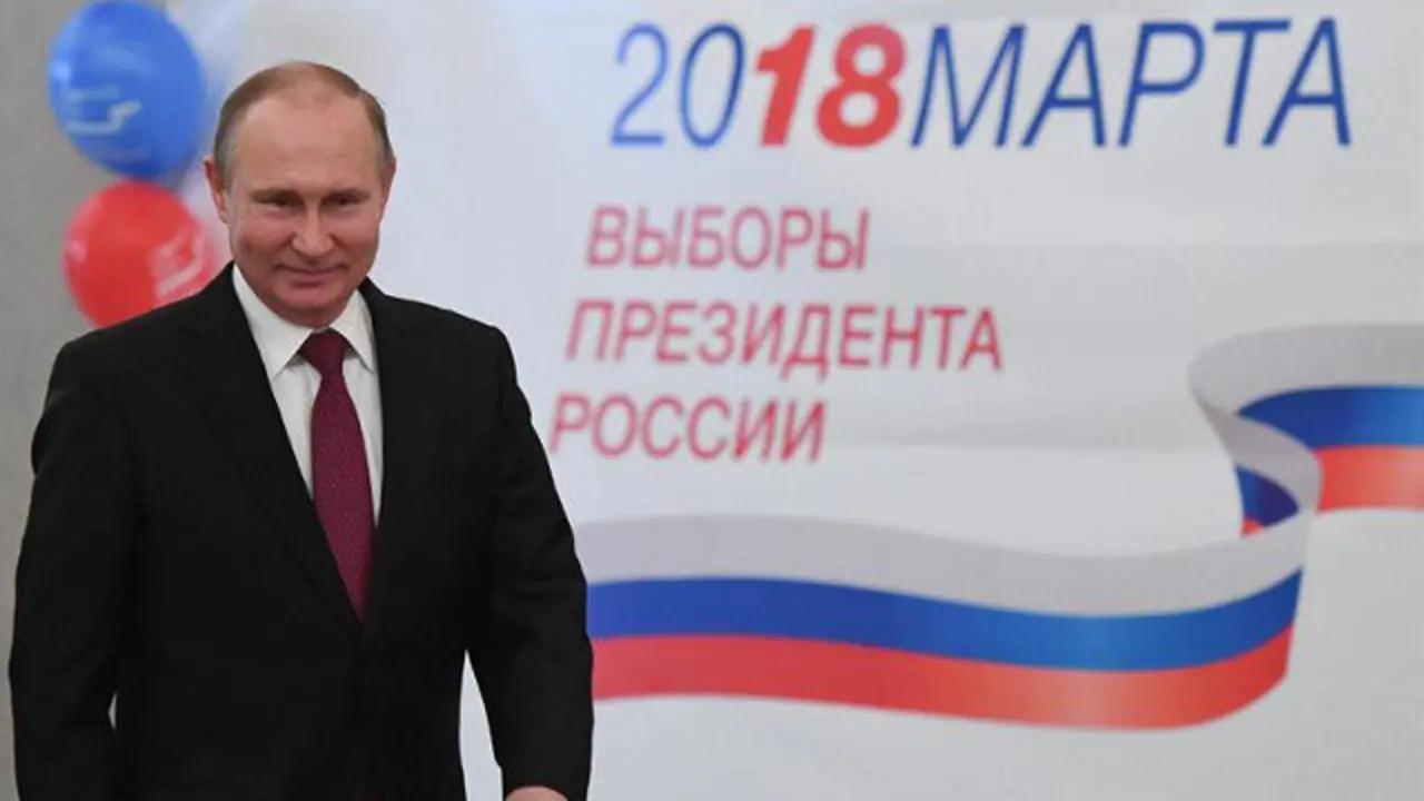 Vladimir Putin, tras votar. YURI KADOBNOV
