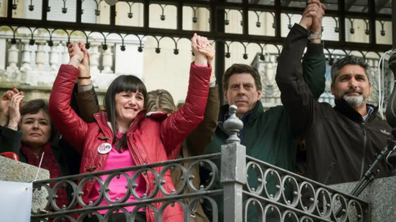 Familiares de Ruth y José, Diana Quer y Mariluz Cortés. JULIÁN PÉREZ
