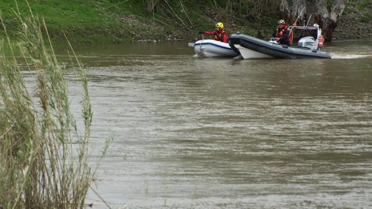 Dispositivo de búsqueda del guardia Civil en Sevilla. RAÚL CARO (EFE)