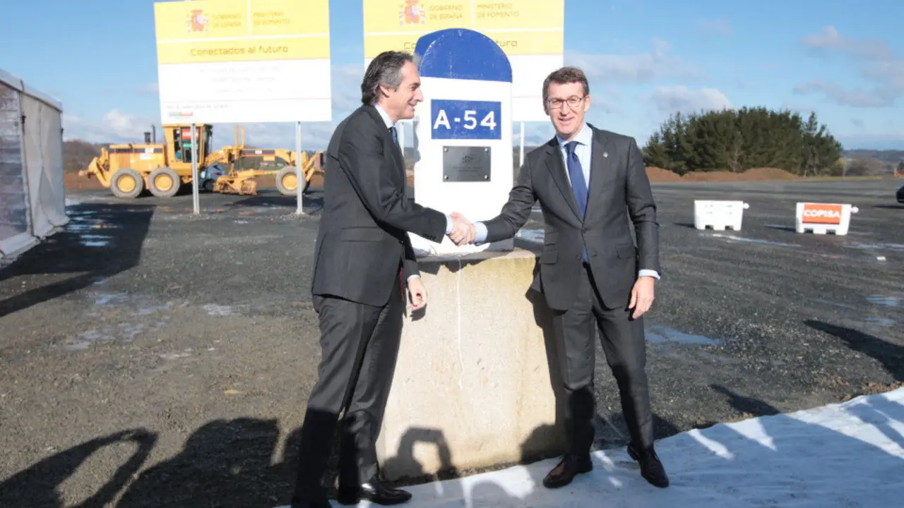 El ministro Iñigo de la Serna y Feijóo inauguraron las obras del tramo Arzúa-Melide. J.VÁZQUEZ