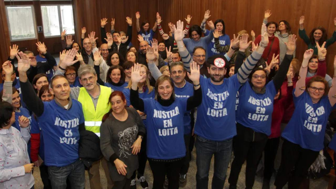 Encierro de los funcionarios en los juzgados de Pontevedra. DAVID FREIRE