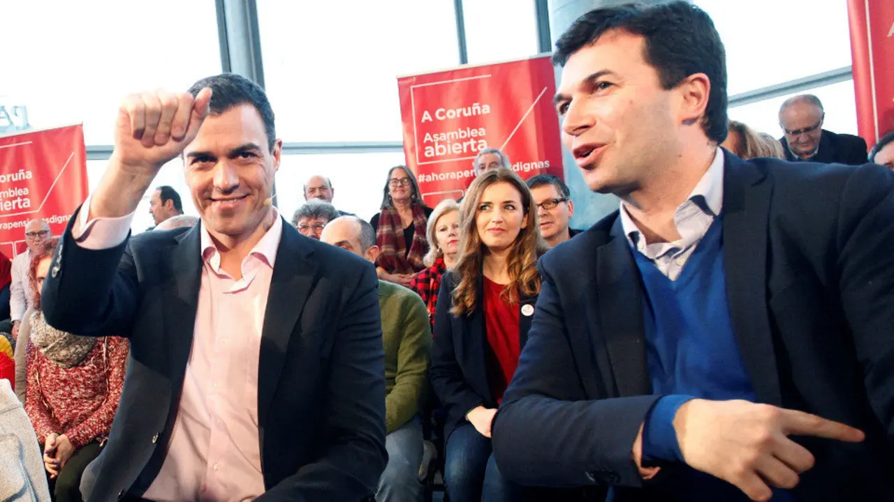 Pedro Sánchez, con Gonzalo Caballero. EFE