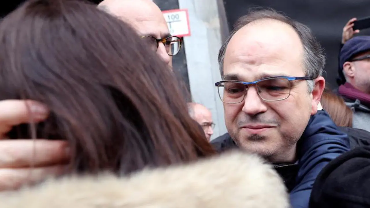 Turull se despide de su mujer en las puertas del TS. BALLESTEROS