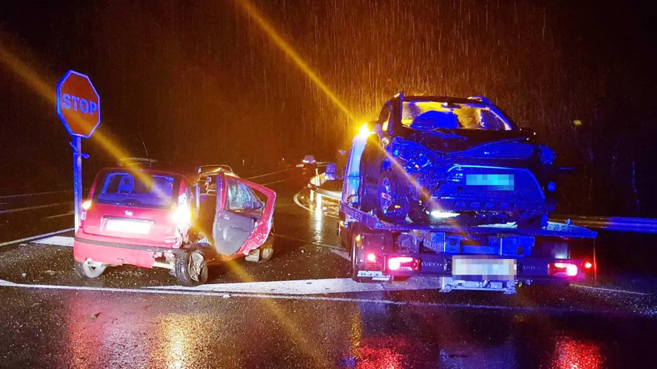Vehículos implicados en el accidente en Castro de Rei. DELEGACIÓN