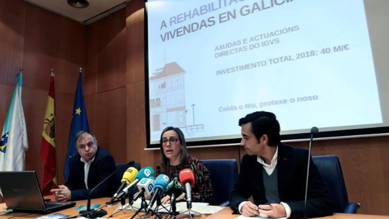 Ethel Vázquez, junto a José Manuel Rey Varela. KIKO DELGADO