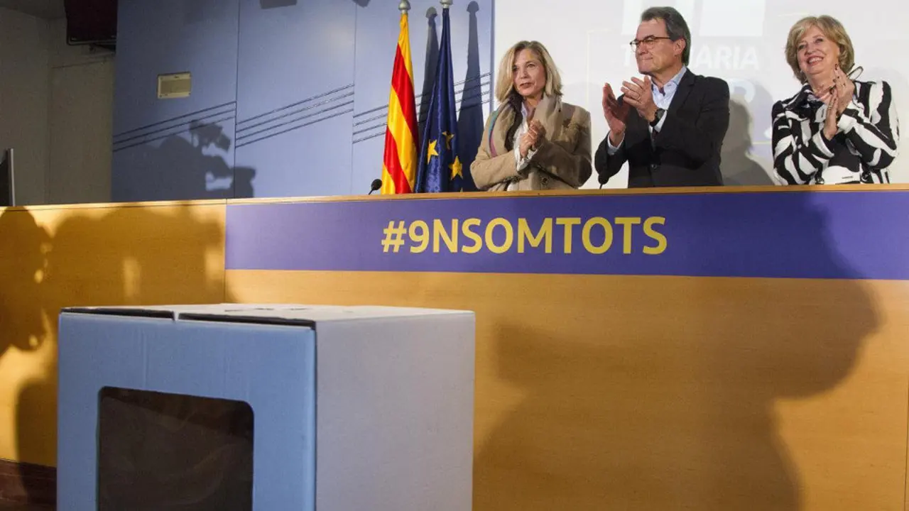 Artur Mas, con Joana Ortega e Irene Rigau. EP