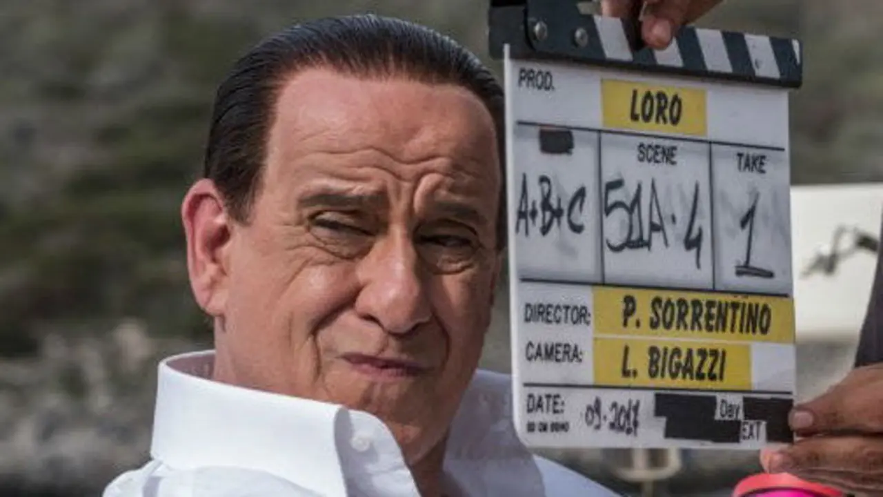 Toni Servillo, caracterizado como Silvio Berlusconi