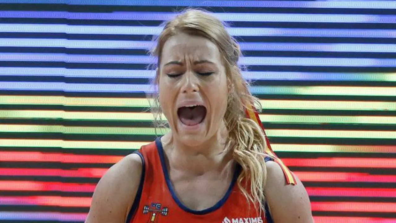 Lydia Valentín, en el Europeo de halterofilia. ROBERT GHEMENT (EFE)