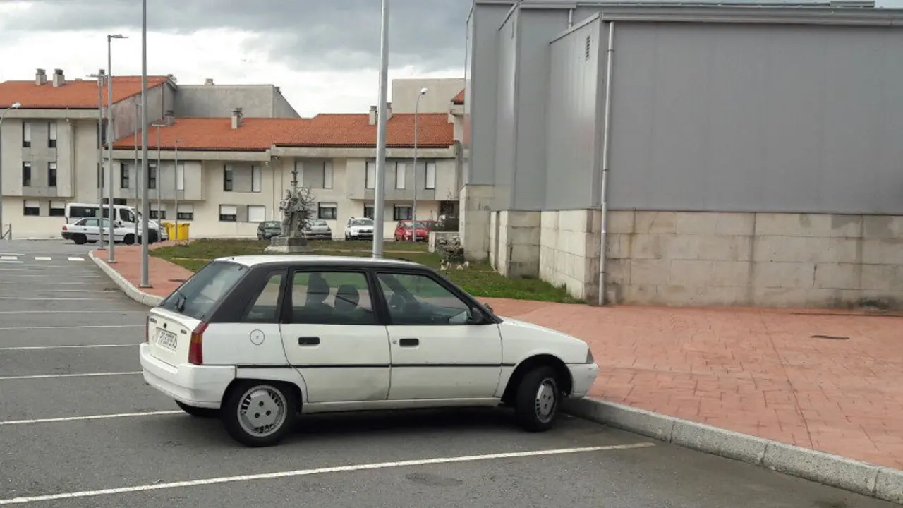 Veh&iacute;culo en el que apareci&oacute; el cuerpo. VICENTE B&Uacute;A