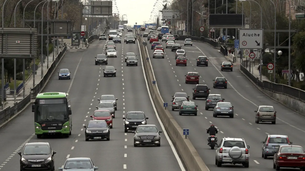 Tráfico en la A-5 durante la operación retorno. EFE