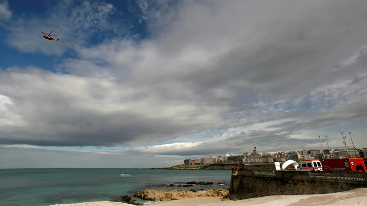 Continúan las labores de búsqueda de la joven ourensana en A Coruña. CABALAR (EFE)
