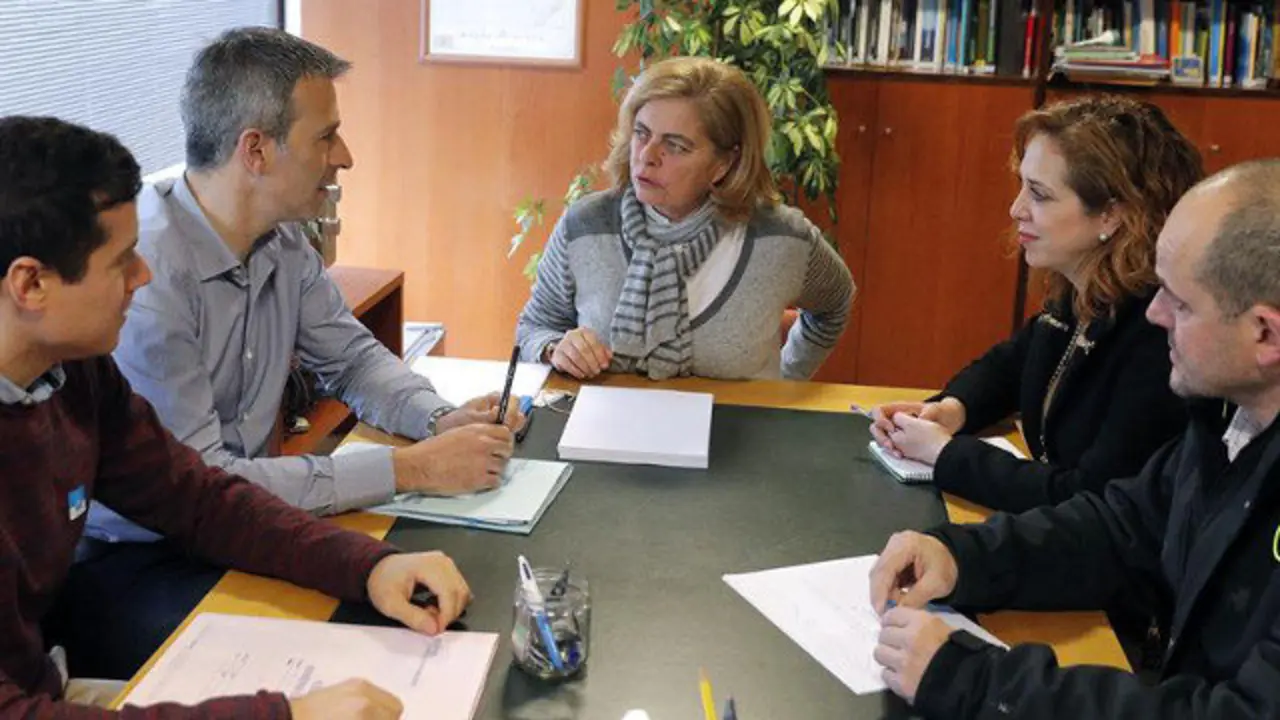 Ana María Díaz mantiene una reunión con el alcalde de Ribadeo, Fernando Súarez Barcia. LAVANDEIRA JR