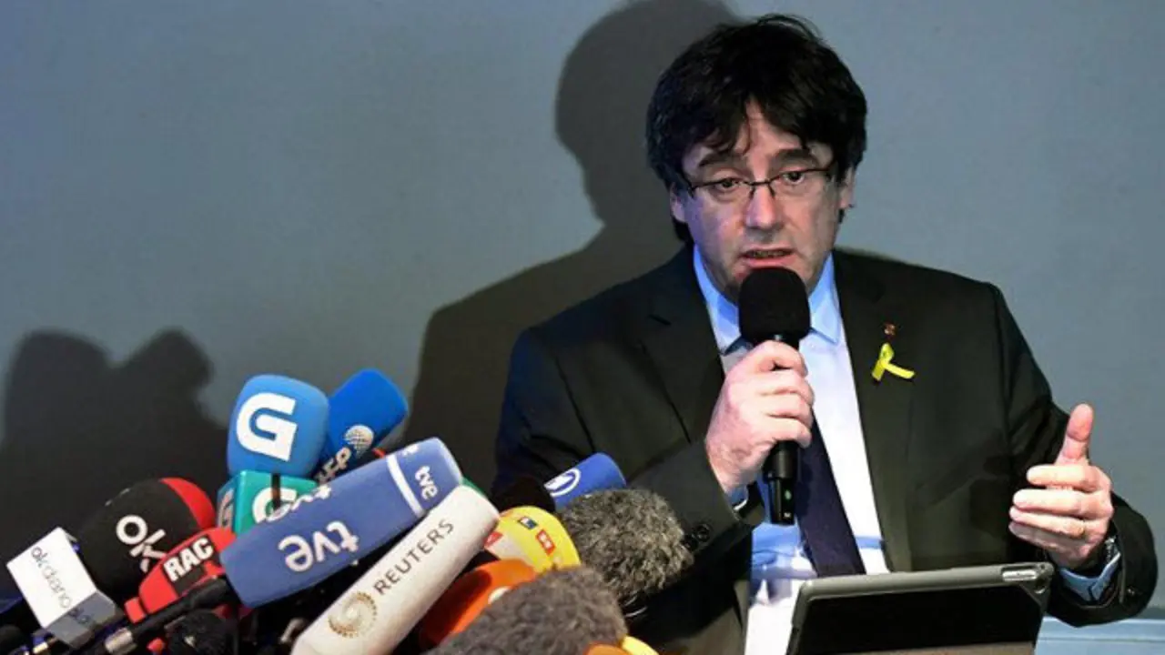 El expresidente catalán Carles Puigdemont, durante la rueda de prensa en Berlín, este sábado. CLEMENS BILAN (EFE)