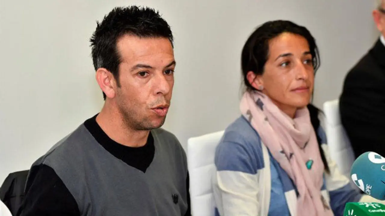 Los padres de Gabriel. CARLOS BARBA (EFE)