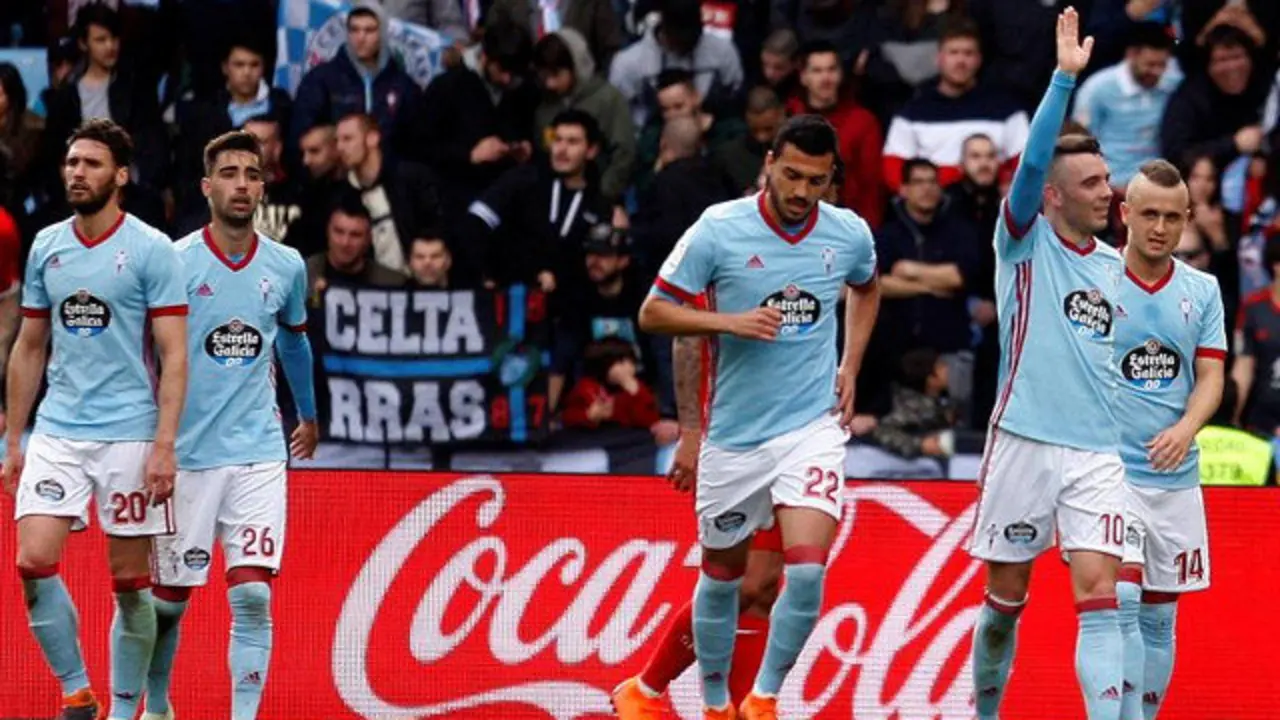 Los jugadores del Celta celebran un gol. SALVADOR SAS (EFE)