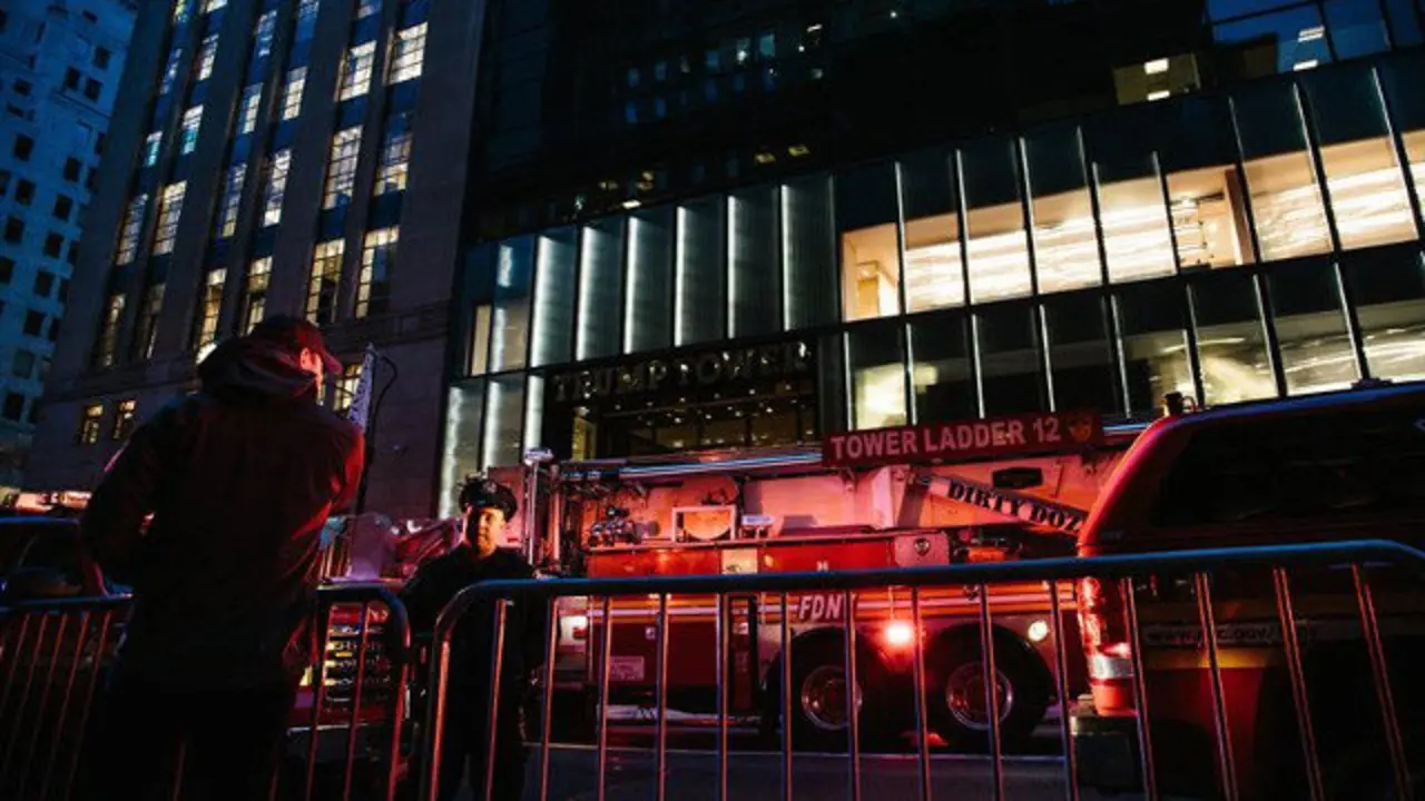 Fuego en la Torre Trump de Nueva York. ALBA VIGARAY (EFE)