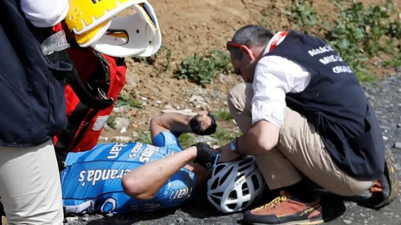 Michael Goolaerts fue atendido por los servicios de emergencia. ETIENNE LAURENT (EFE)