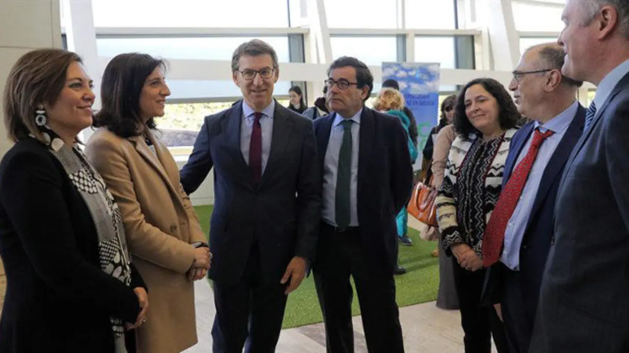 Feijóo y otras personalidades asistentes a las jornadas en el Gaiás. LAVANDEIRA JR