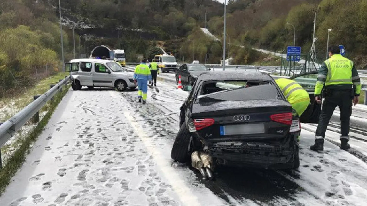 Accidente en la A-52, en A Cañiza. SXENICK (EFE)