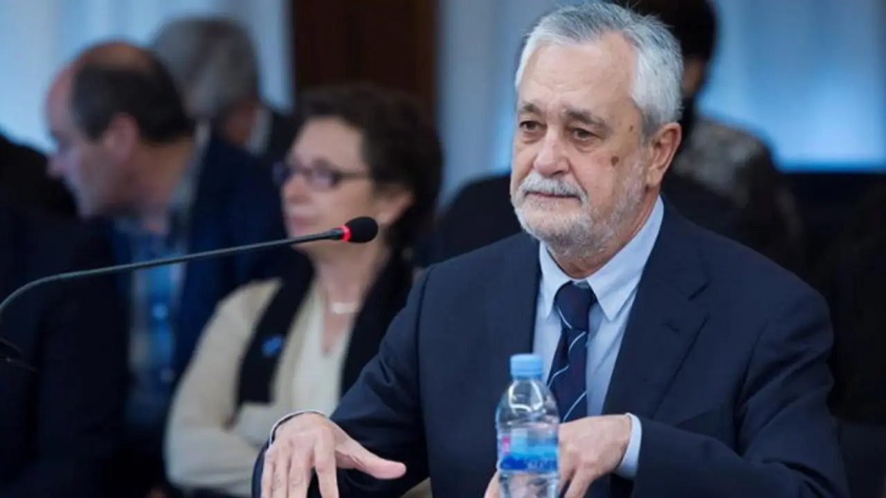 José Antonio Griñán responde a las preguntas del fiscal en el juicio de la pieza política del caso Ere. RAÚL CARO (EFE)