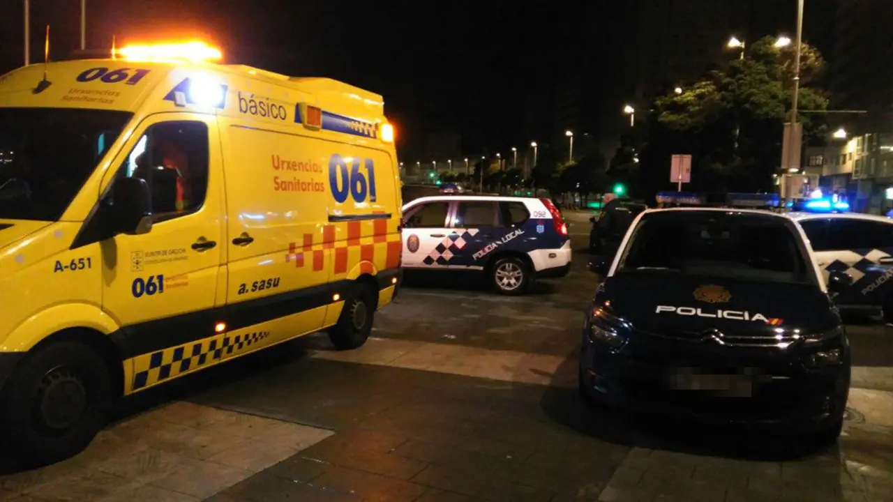 Dispositivo activado en Orzán tras recibir o aviso. PROTECCIÓN CIVIL CORUÑA