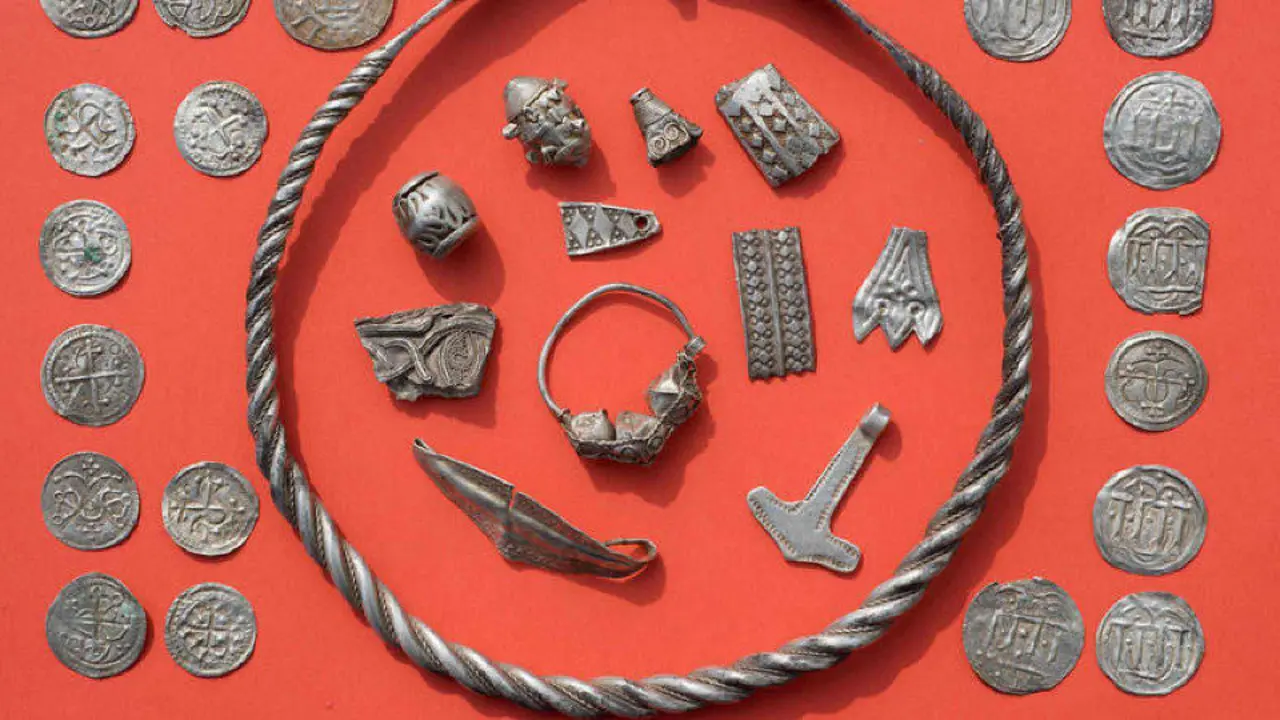 Parte del tesoro enterrado de Harald Blåtand en la isla de Wolin. EP