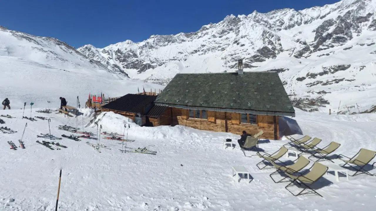 El Igloo Bar, restaurante en el que acabó durmiendo el turista estonio. GOOGLE MAPS
