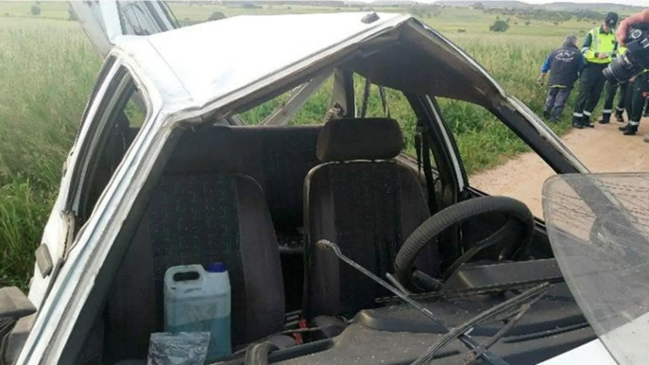 El coche accidentado en Badajoz. GUARDIA CIVIL