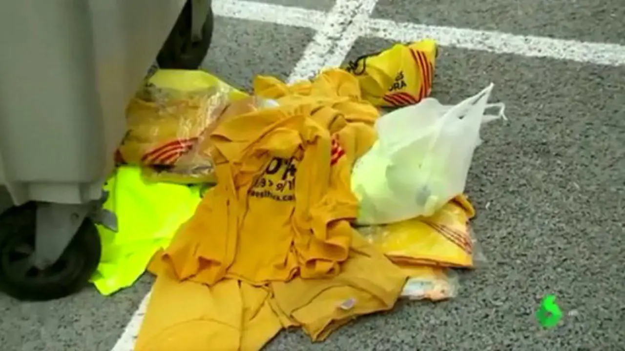 Camisetas amarillas requisadas en la final de Copa. TWITTER