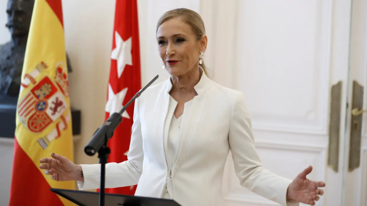 Cristina Cifuentes durante la rueda de prensa en la que anunció su adiós. EMILIO NARANJO (EFE)
