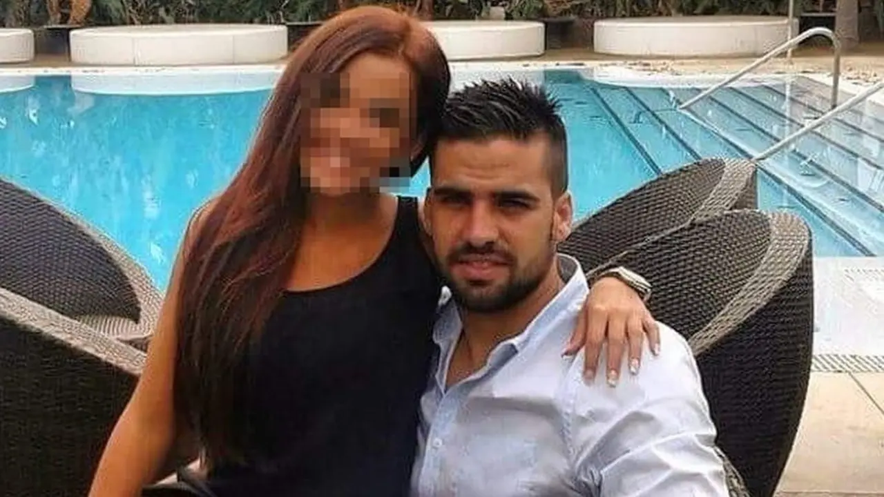 Antonio Manuel Guerrero Escudero con su pareja. FACEBOOK