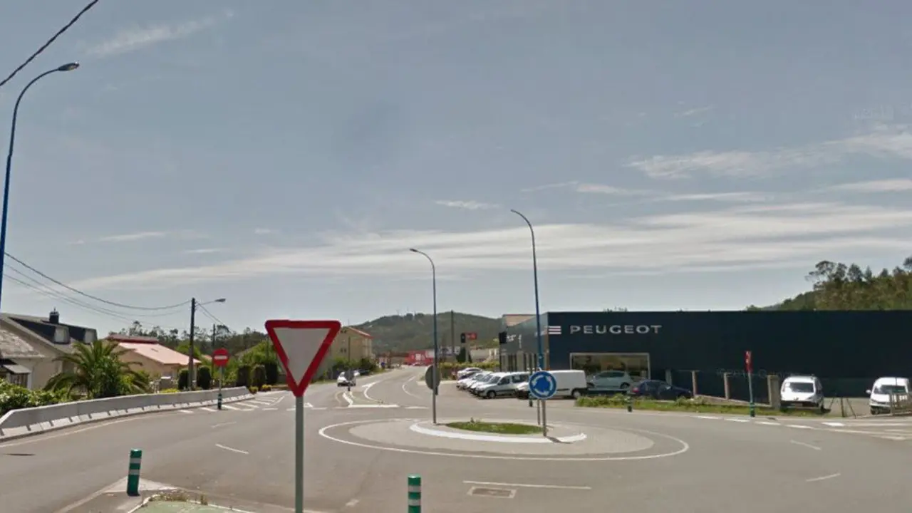 Una rotonda en Cee. GOOGLE MAPS