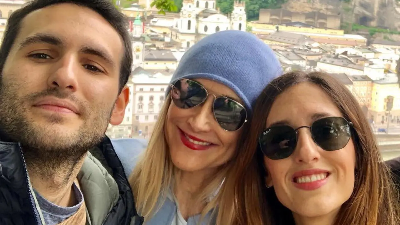 Cristina Cifuentes, con sus dos hijos. INSTAGRAM