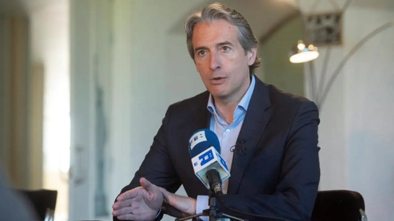 El ministro de Fomento, Íñigo de la Serna. PEDRO PUENTE HOYOS (EFE)