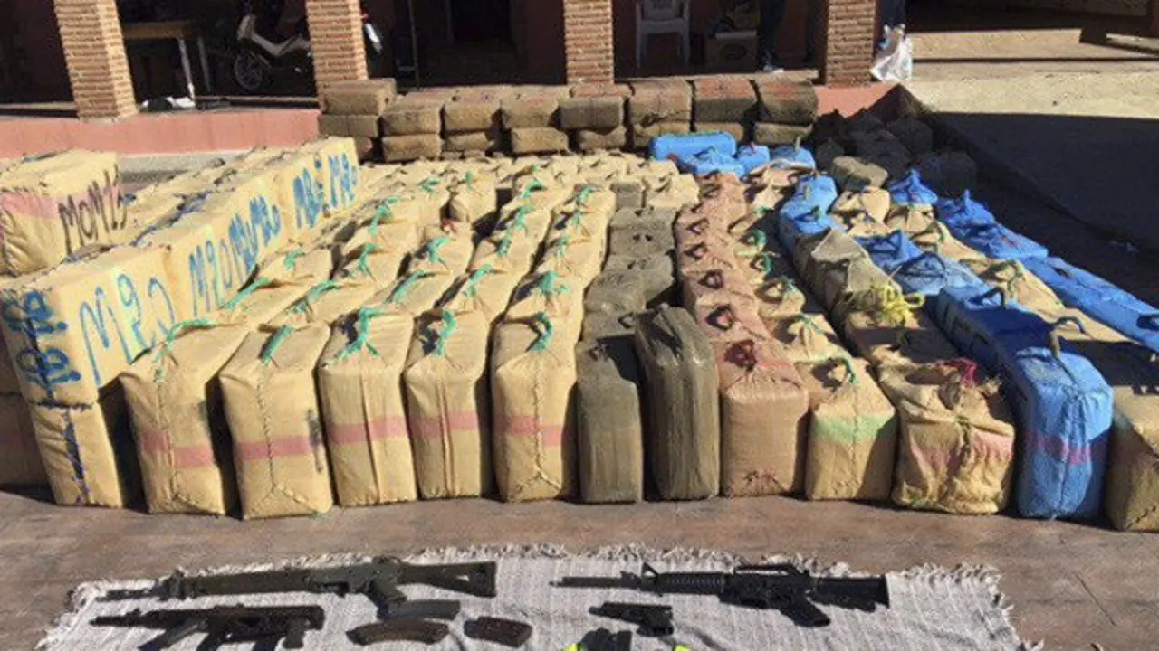 Un alijo incautado por las autoridades policiales. AEP