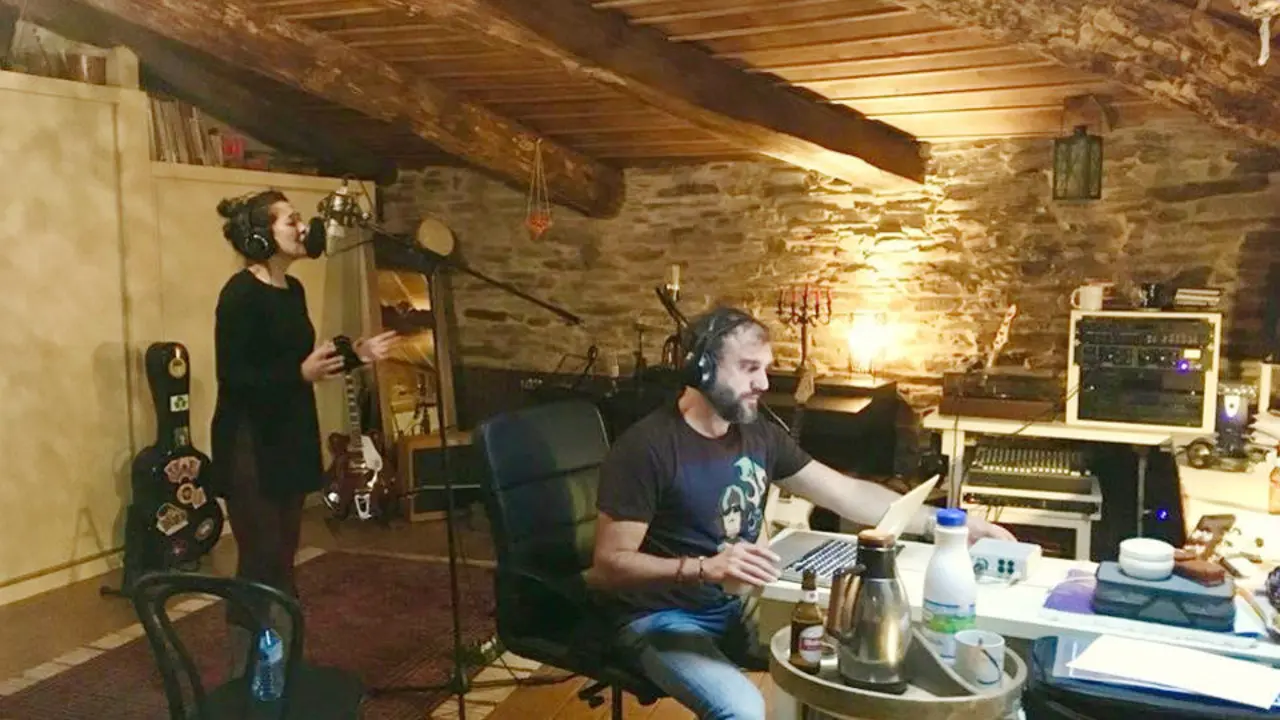 Lucía Pérez e Tonhito de Poi, nunha gravación. A PALLEIRA