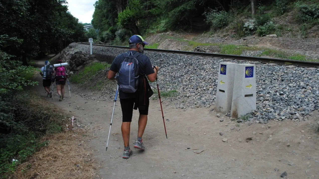 Peregrinos recorriendo el Camino de Santiago a su paso por Sarria. AEP