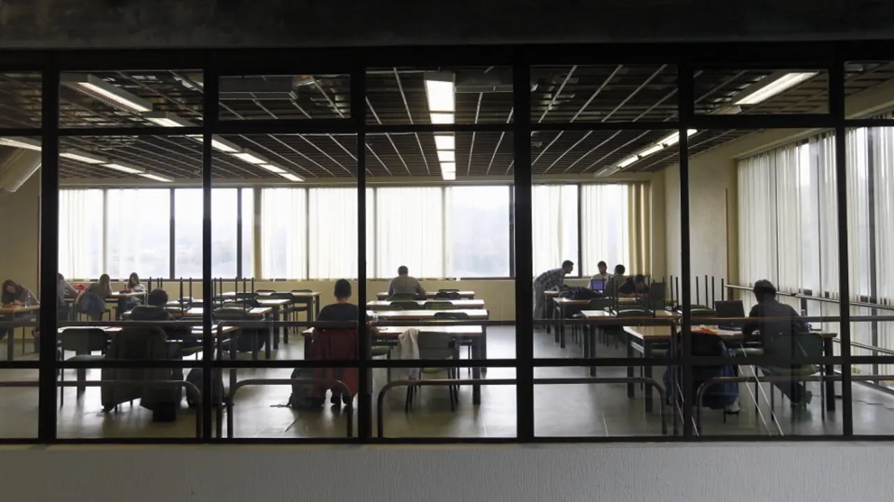 Estudiantes en el campus de Lugo. XESÚS PONTE