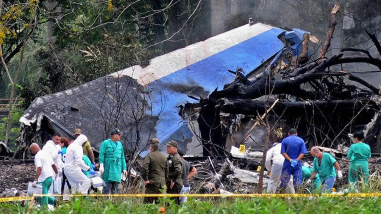 Restos del avión siniestrado en La Habana. OMARA GARCÍA (EFE)