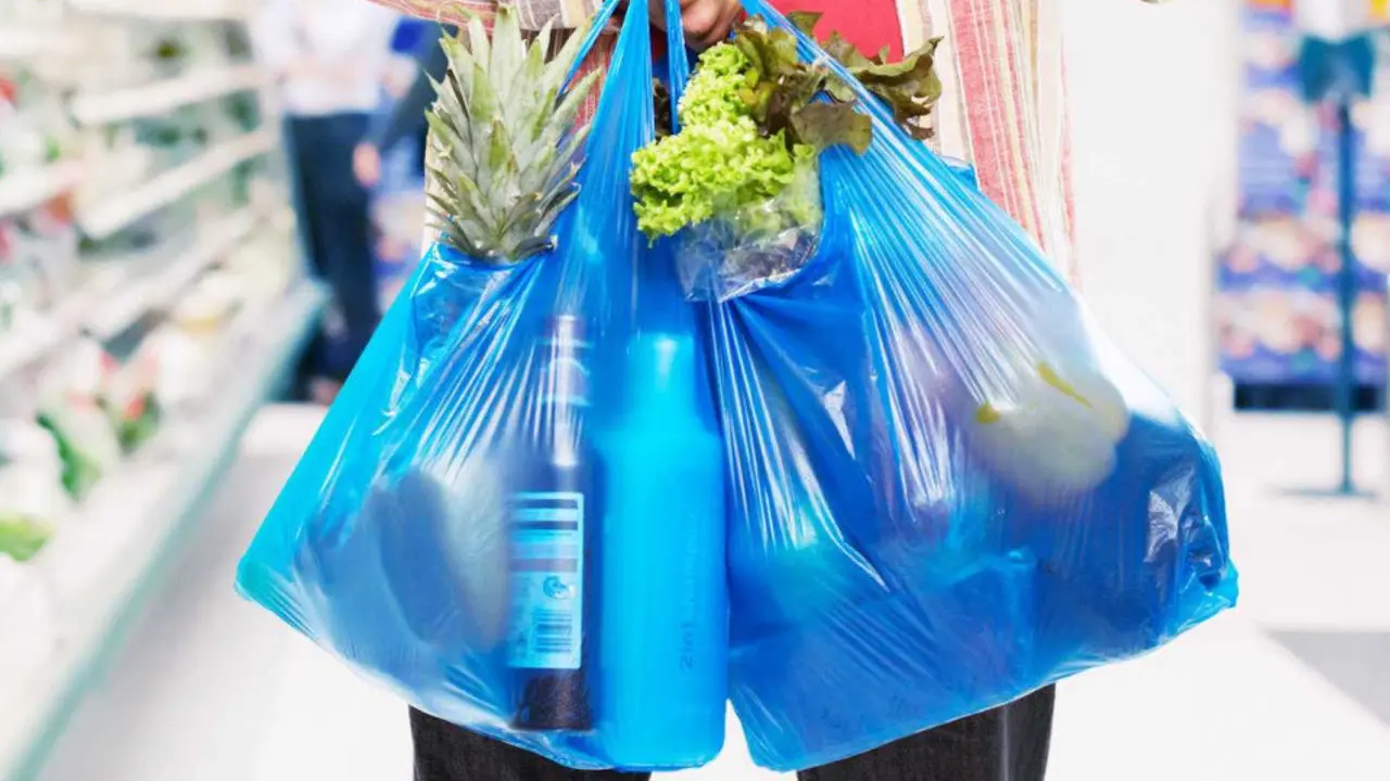 Las bolsas de plástico tardan más de 100 años en descomponerse. ARCHIVO