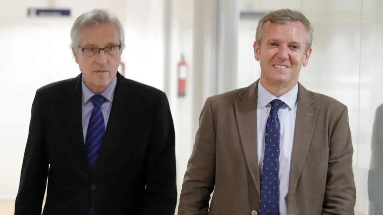 El vicepresidente de la Xunta, Alfonso Rueda, y el presidente del TSXG, Miguel Ángel Cadenas. LAVANDEIRA JR