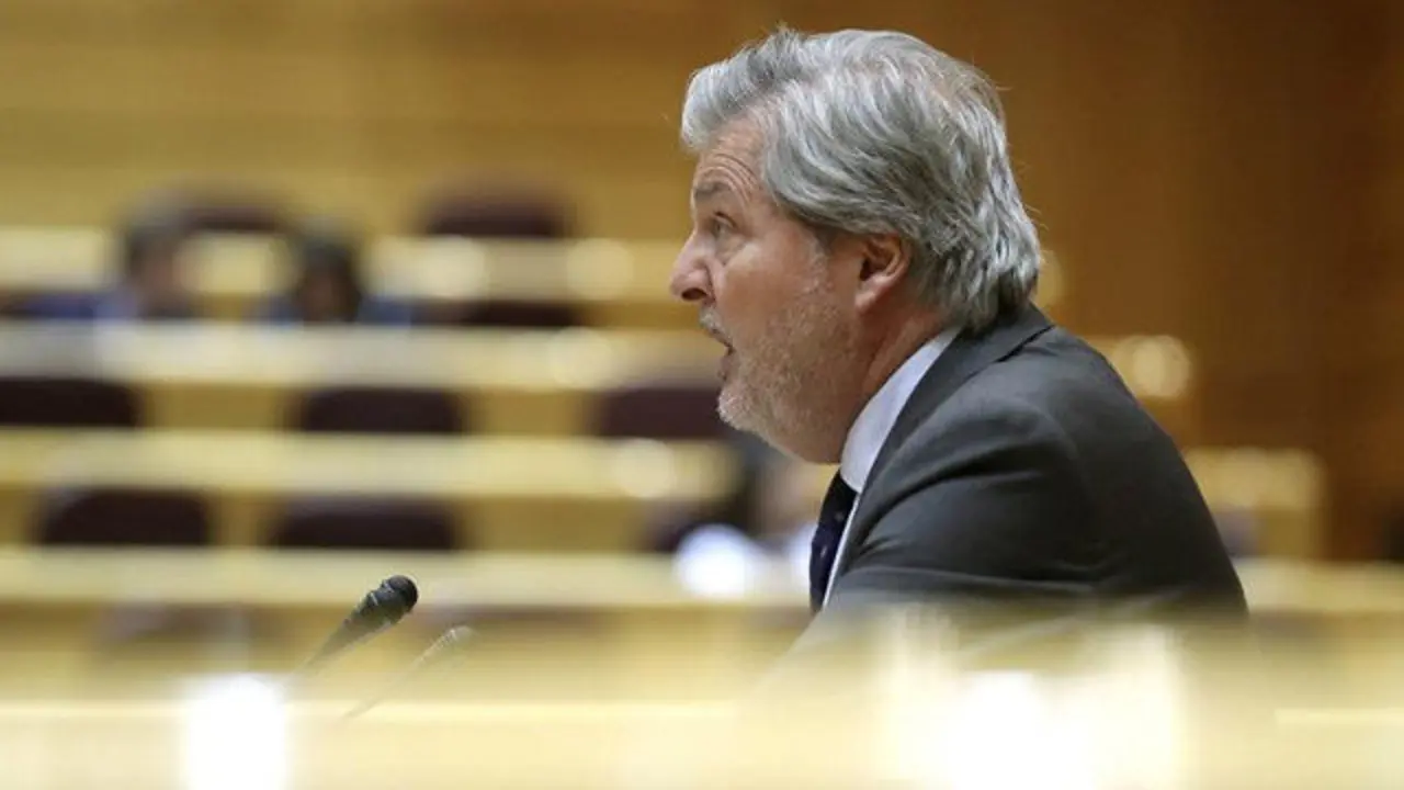 O ministro de Educación, Cultura e Deporte, Iñigo Méndez de Vigo, durante a súa intervención na sesión de control no Senado, este martes. KIKO HUESCA (EFE)