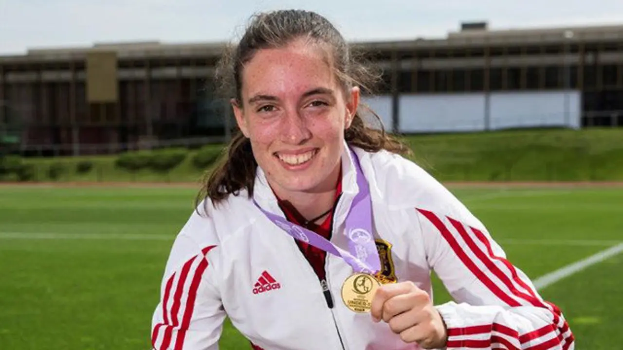 A murciana Eva Navarro, xogadora da selección española feminina de fútbol sub-17, durante a recepción na Cidade do Fútbol das Rozas, este mércores. RODRIGO JIMÉNEZ (EFE)