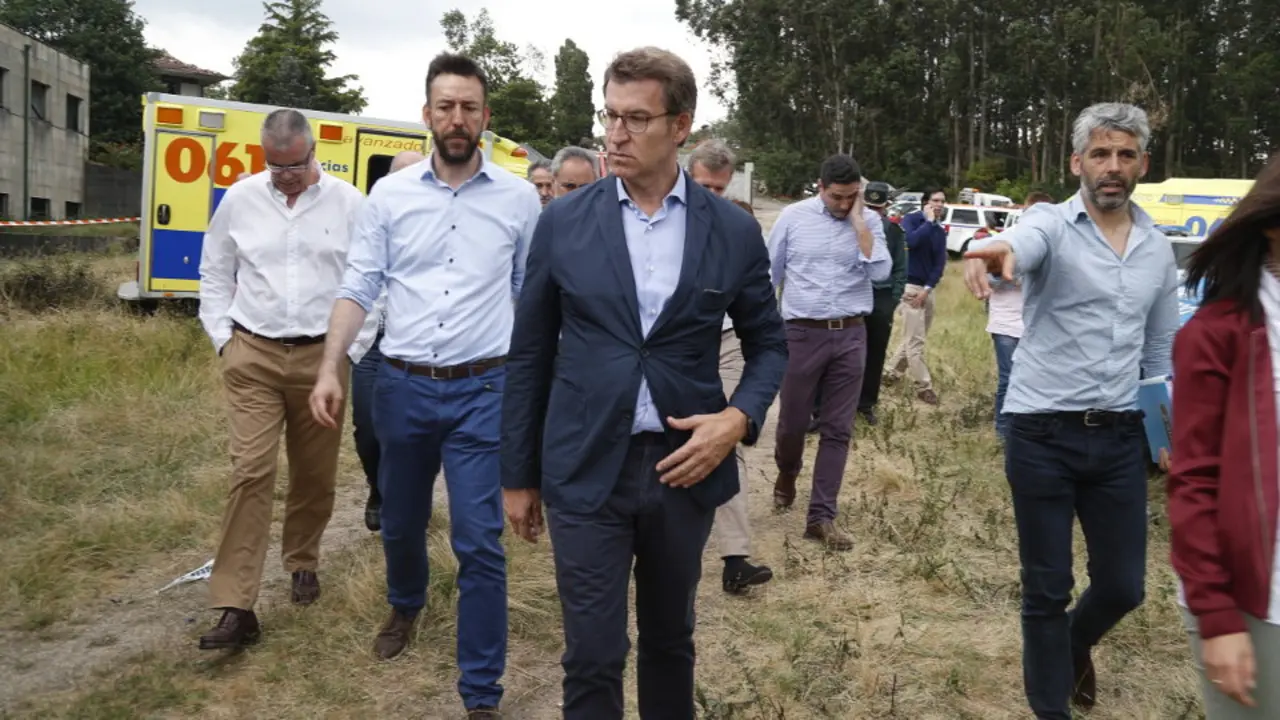 Feijóo, en la zona cero de Tui. PEPE FERRÍN