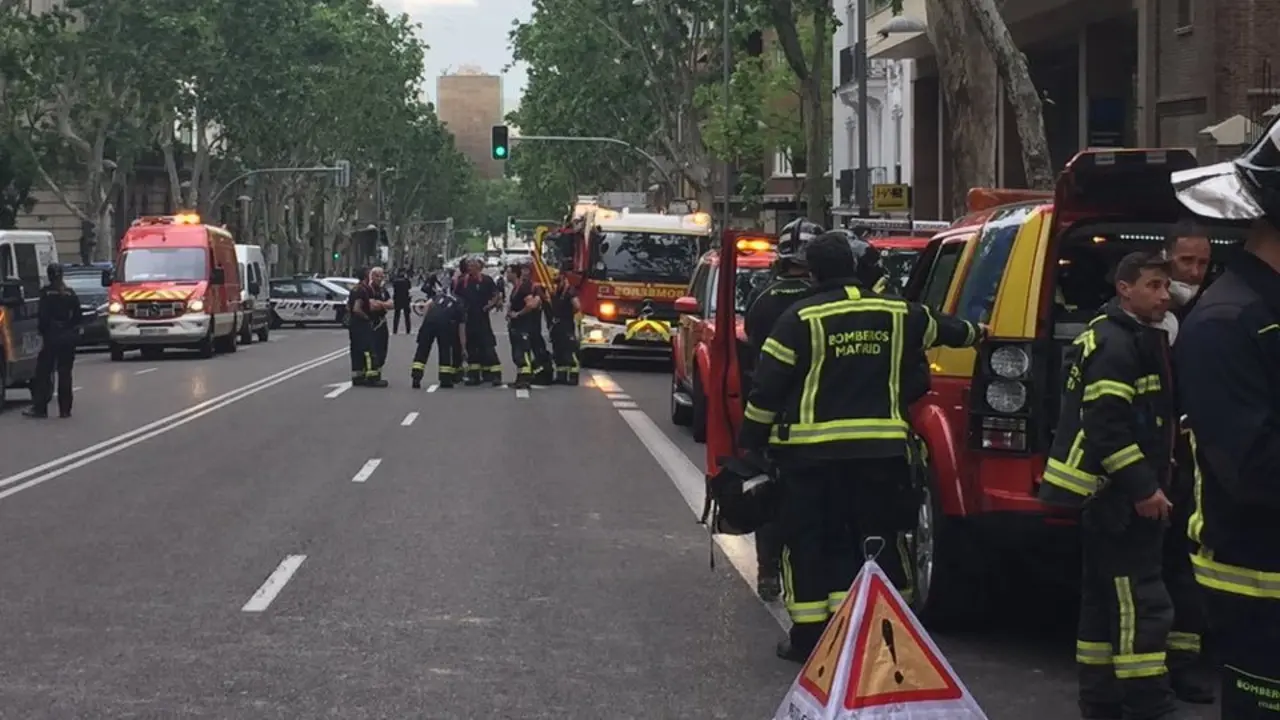 Efectivos de emergencia en la zona en la que se produjo el derrumbe. TWITTER
