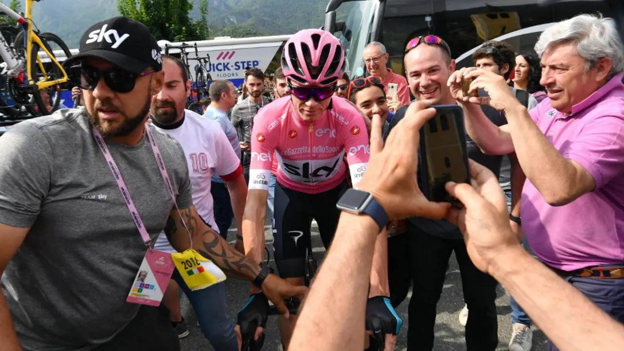 Chris Froome, a su llegada a meta. DANIEL DAL ZENNARO (EFE)