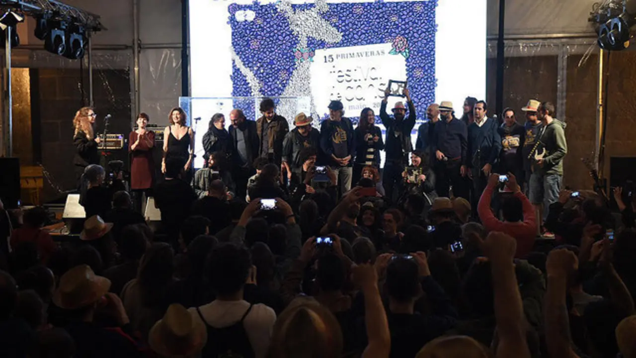 Foto de familia de los premiados. FESTIVAL DE CANS