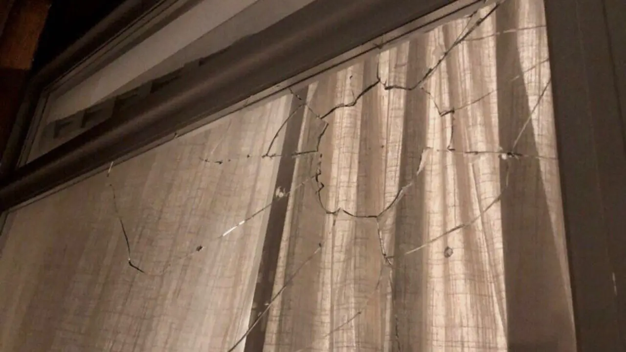 Daño causado por la piedra. TWITTER (@InesArrimadas)