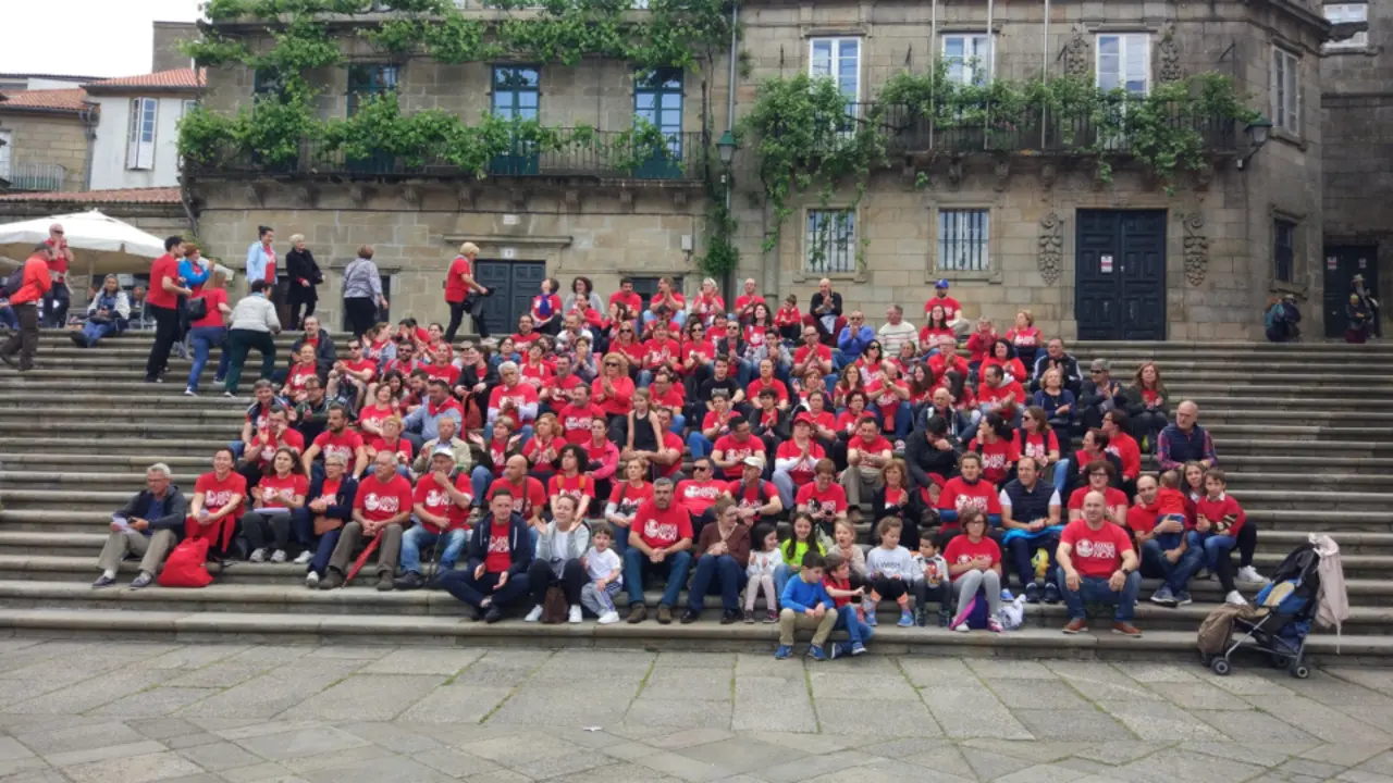 Os manifestantes contra a mina. TWITTER (@minatouropinono)