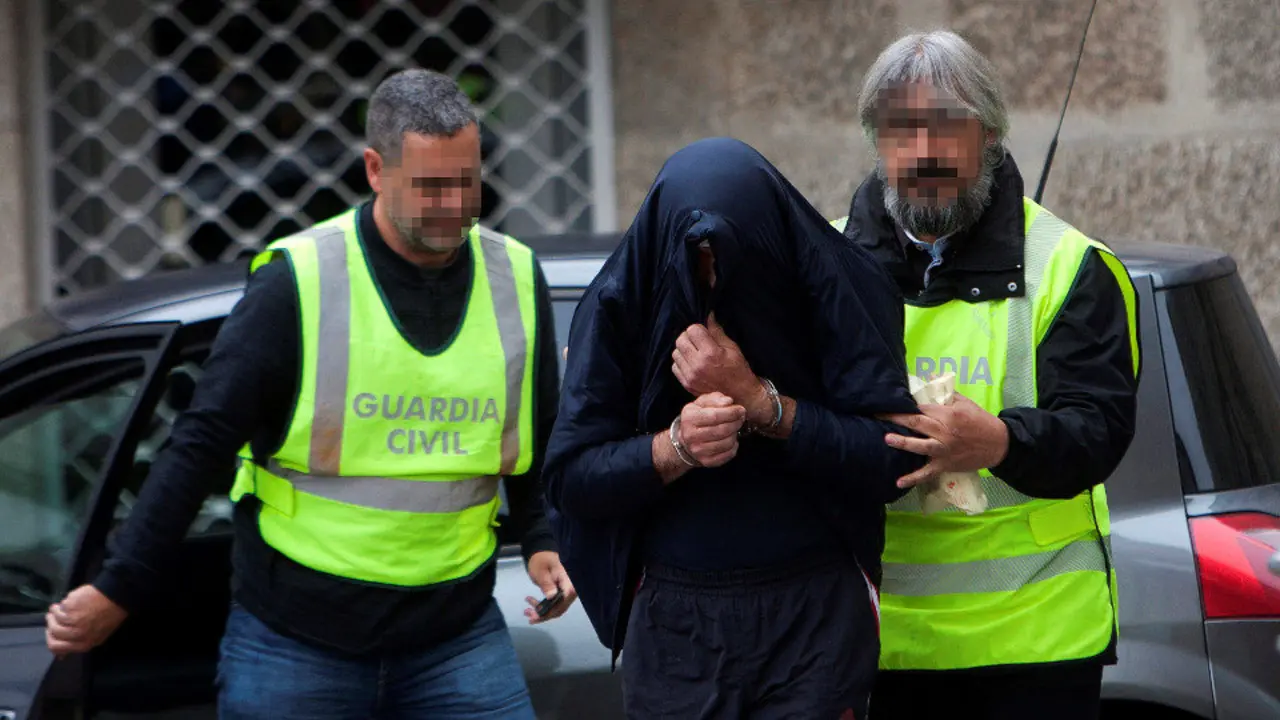 El dueño de la pirotecnia de Tui llega a los juzgados. SALVADOR SAS